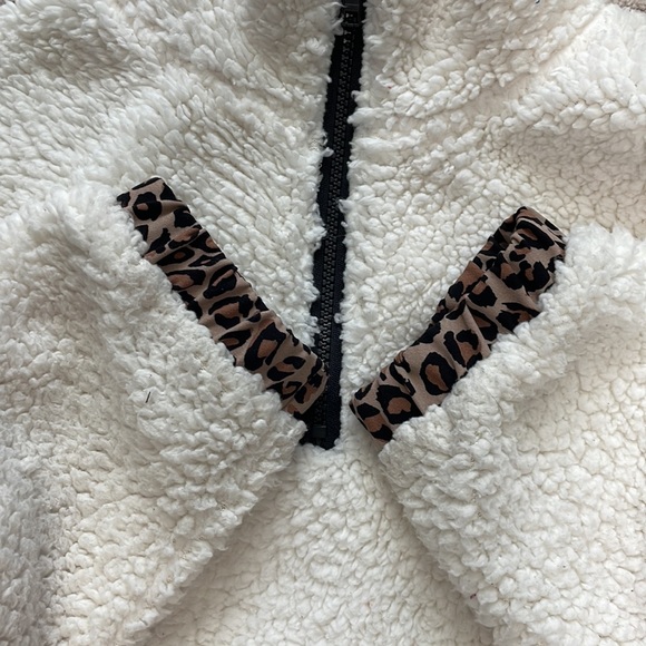 Forever 21 Crop Sweater - Picture 6 of 8